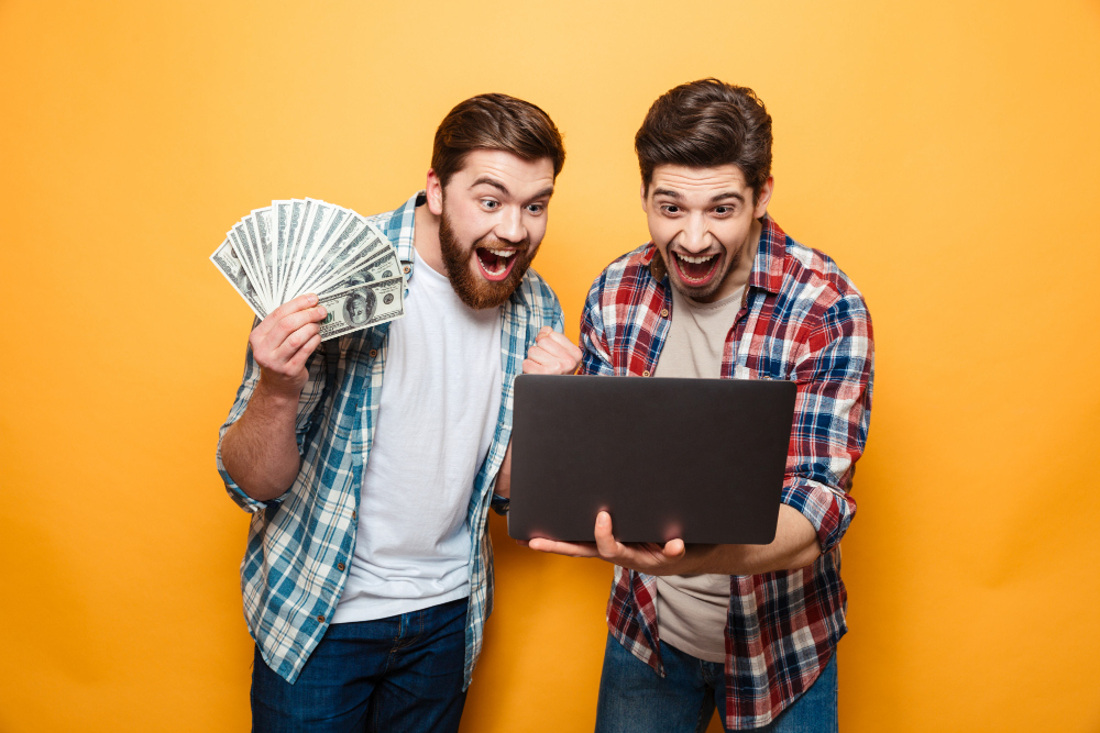 Comparison of affiliate marketing income levels from beginner to expert