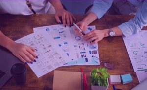 Affiliate marketers discussing MaxWeb campaigns